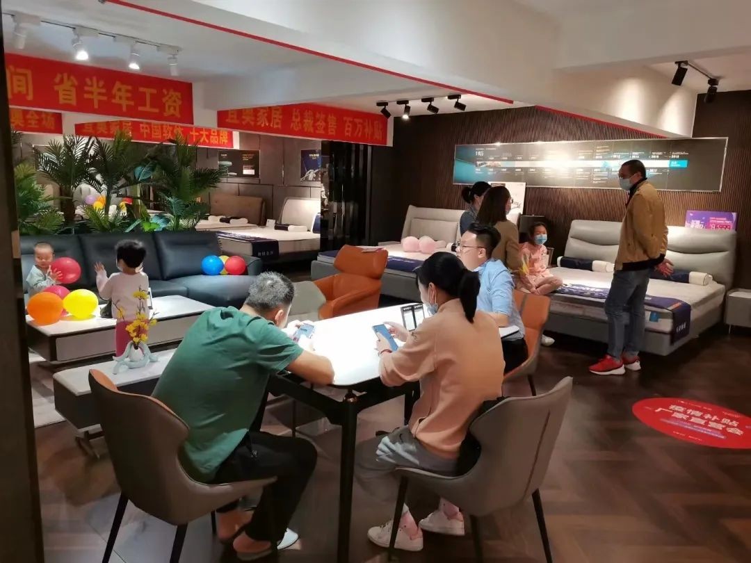 客商云集，人气爆棚！草莓污视频在线观看，无数客户的信赖之选！(图11)