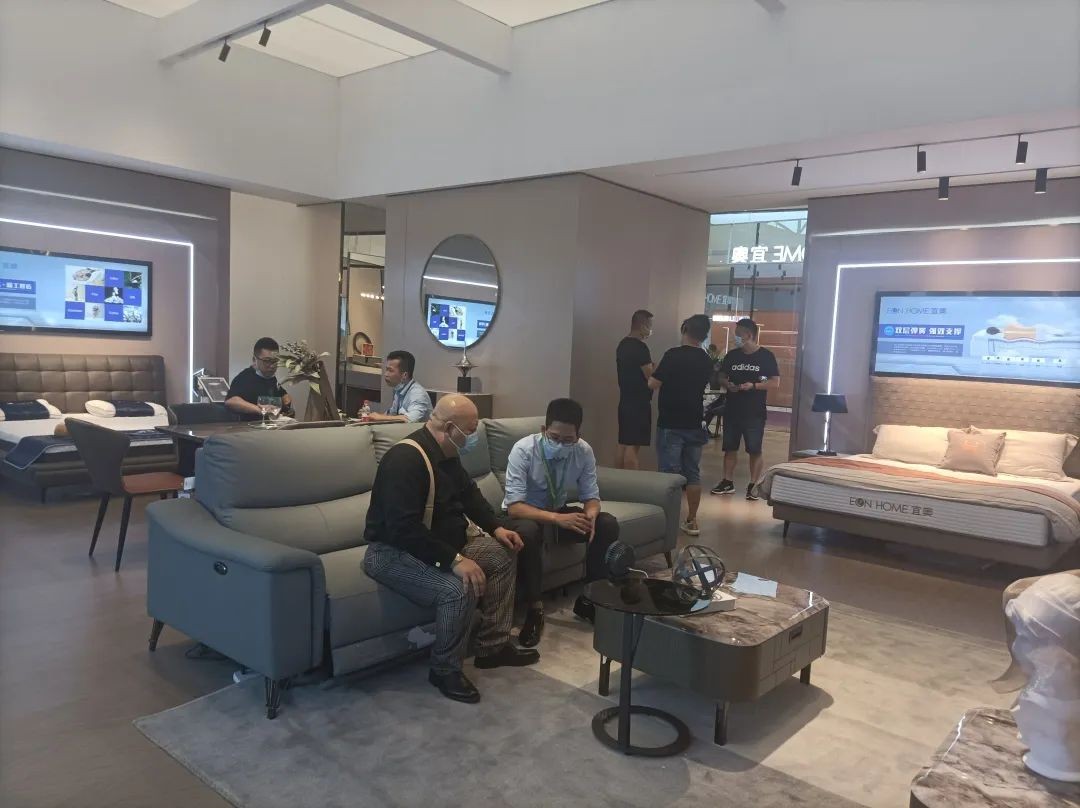 客似云来！成交火爆！热烈祝贺草莓污视频在线观看家居东莞展之行圆满收官！(图3)