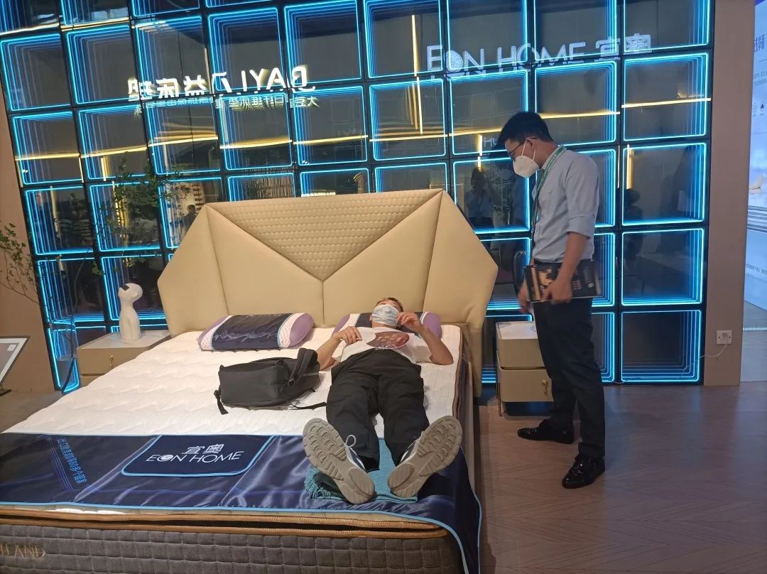 客似云来！成交火爆！热烈祝贺草莓污视频在线观看家居东莞展之行圆满收官！(图8)