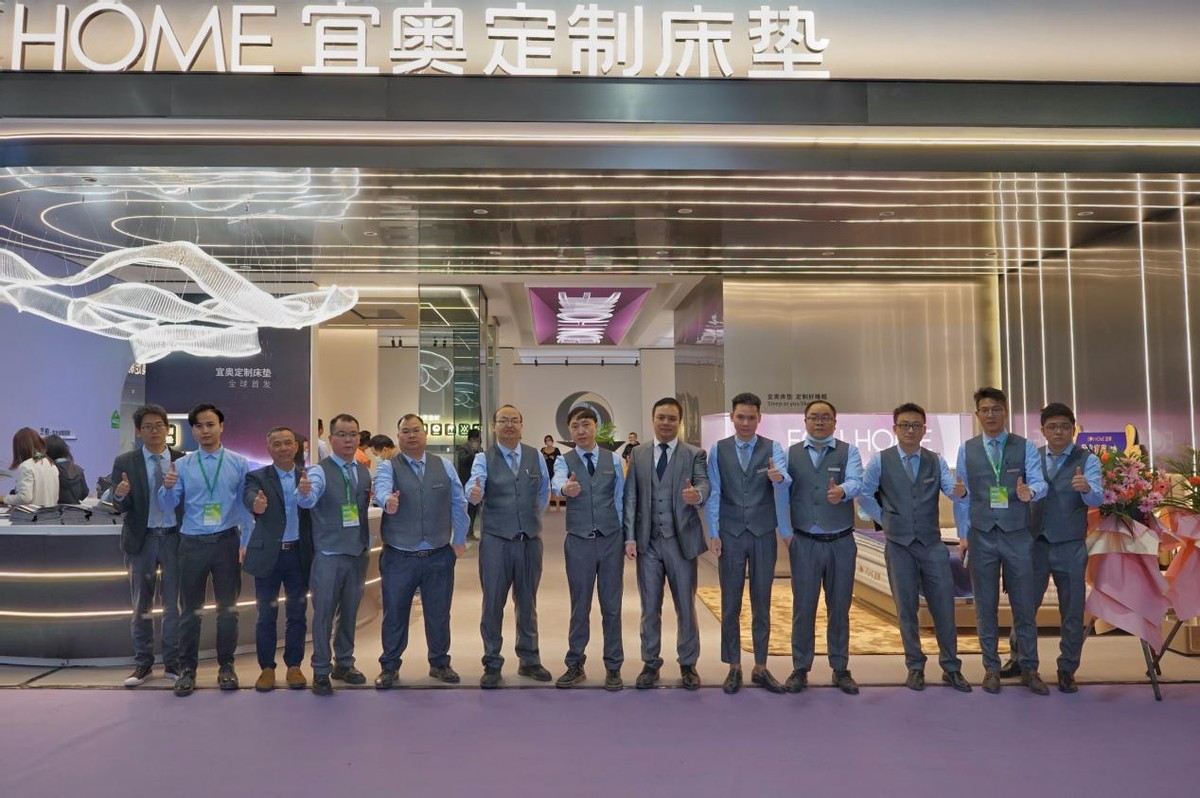 首战告捷-单日新落店27家！草莓污视频在线观看定制床垫火爆东莞名家具展(图7)